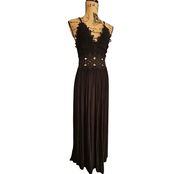 Lulus Black Lace Maxi Dress, This IS Love, Sexy Cutouts Crocheted Trim Sz S New - Picture 4 of 11
